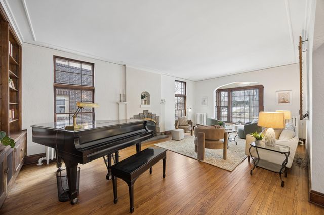 2205 Kenwood Parkway, Minneapolis, MN 55405