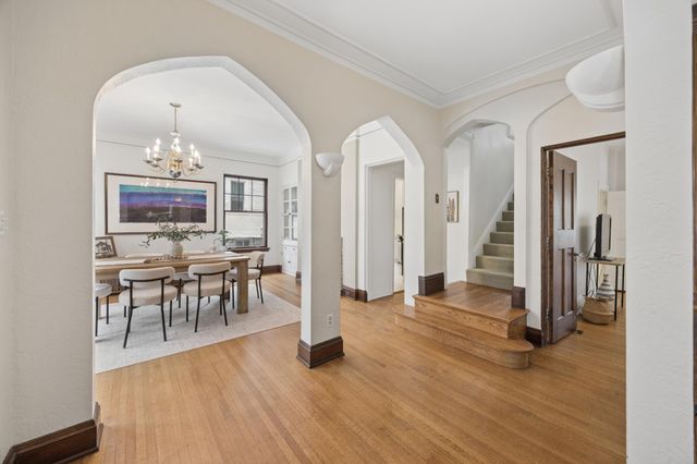 2205 Kenwood Parkway, Minneapolis, MN 55405