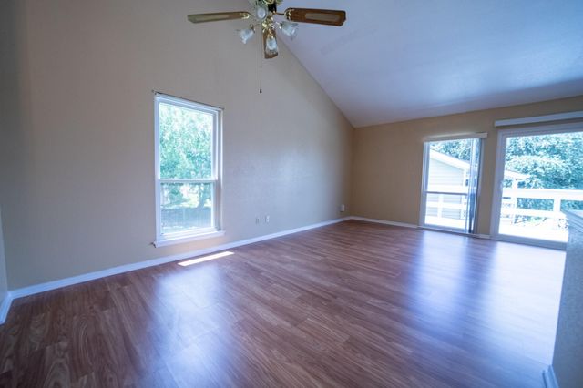 135 April Point Drive N, Montgomery, TX 77356