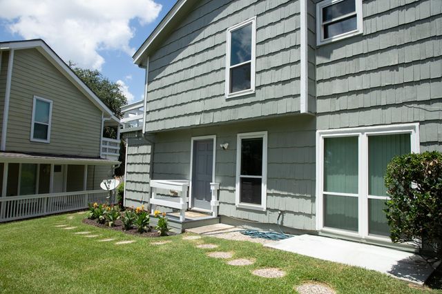 135 April Point Drive N, Montgomery, TX 77356