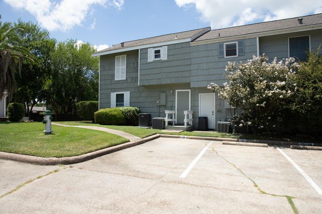 135 April Point Drive N, Montgomery, TX 77356