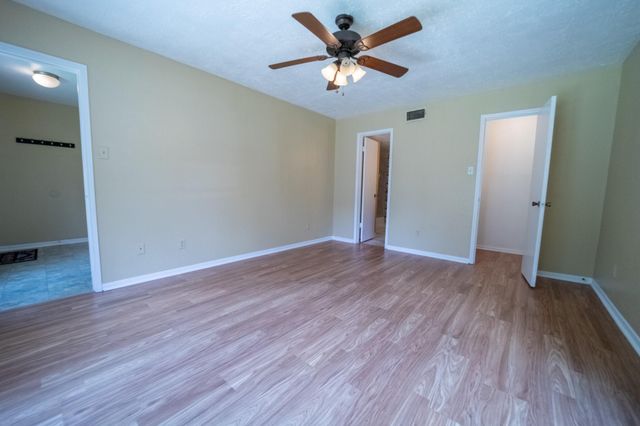 135 April Point Drive N, Montgomery, TX 77356