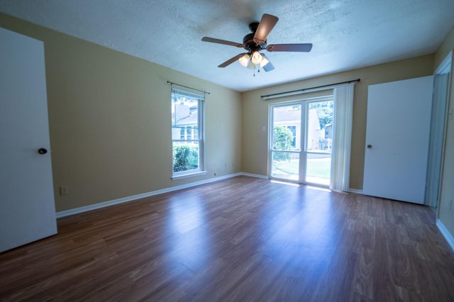 135 April Point Drive N, Montgomery, TX 77356