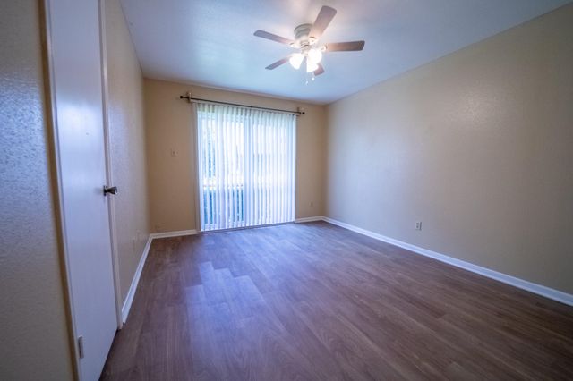 135 April Point Drive N, Montgomery, TX 77356