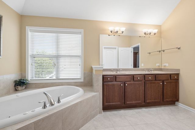 12237 Winterberry Lane, Plainfield, IL 60585
