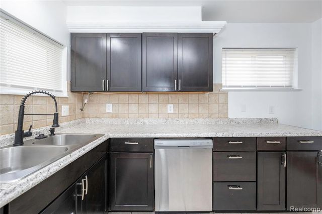 26211 Linwood Street, Roseville, MI 48066