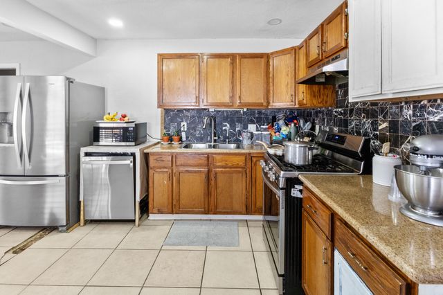 401 E Davis Avenue, Alvarado, TX 76009