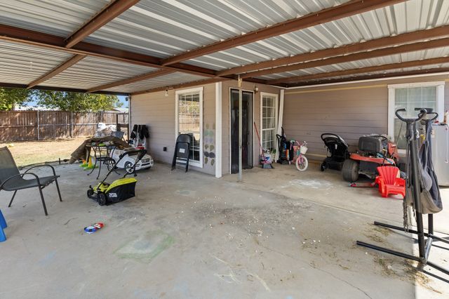 401 E Davis Avenue, Alvarado, TX 76009