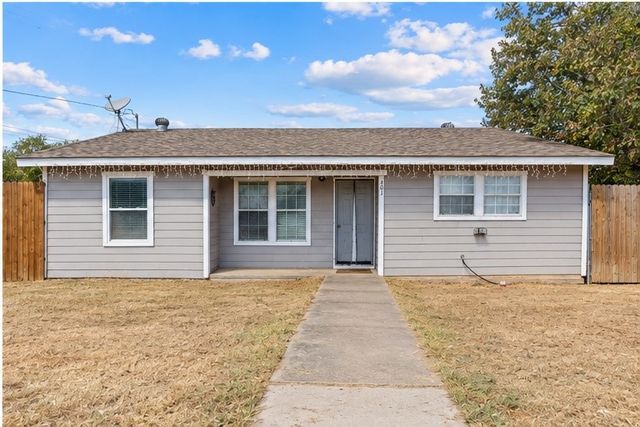 401 E Davis Avenue, Alvarado, TX 76009