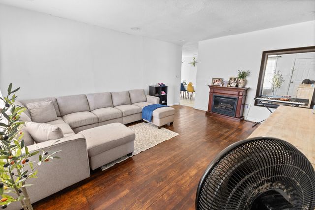 401 E Davis Avenue, Alvarado, TX 76009