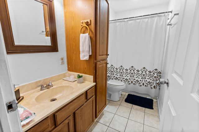 401 E Davis Avenue, Alvarado, TX 76009