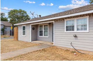 401 E Davis Avenue, Alvarado, TX 76009