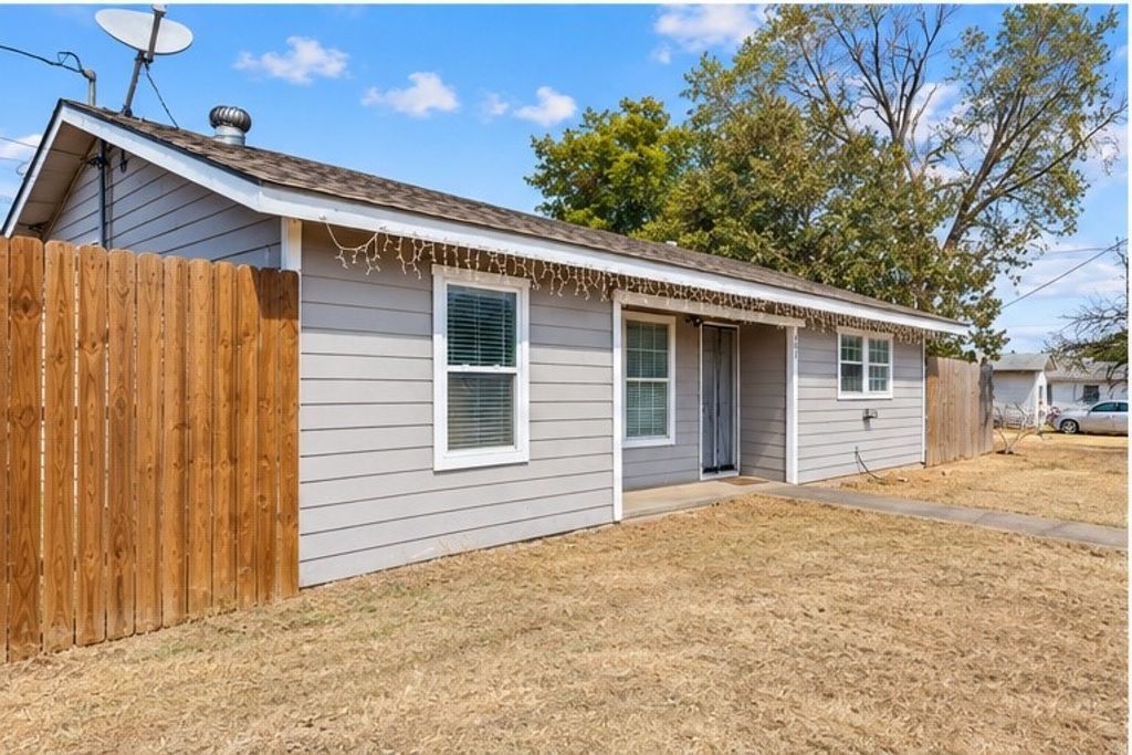 401 E Davis Avenue, Alvarado, TX 76009 — photo 2