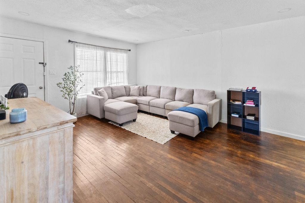 401 E Davis Avenue, Alvarado, TX 76009 — photo 5