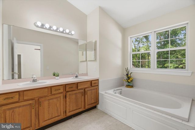 41 FARMHOUSE LN, Voorhees, NJ 08043