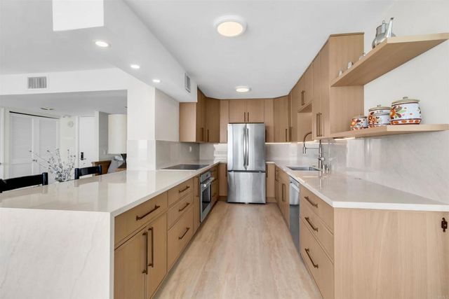 1720 Avenida del Mundo 1105, Coronado, CA 92118