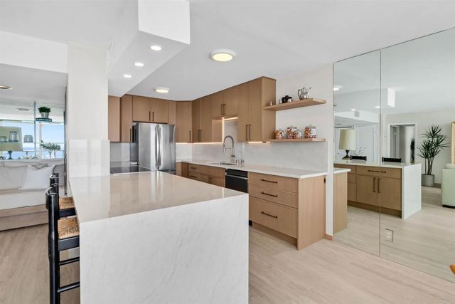 1720 Avenida del Mundo 1105, Coronado, CA 92118