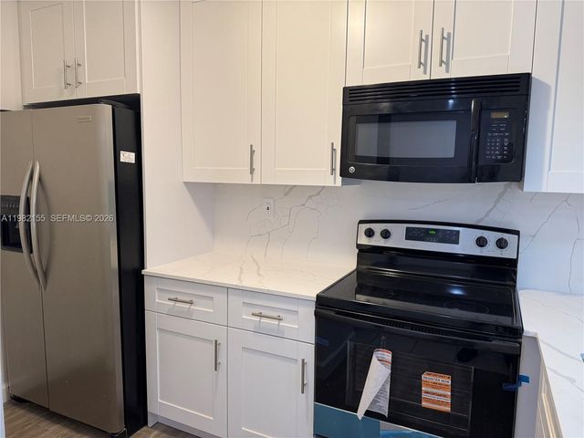 15610 SW 80th St J-105, Miami, FL 33193