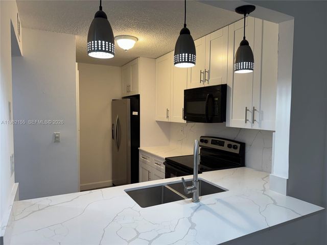 15610 SW 80th St J-105, Miami, FL 33193