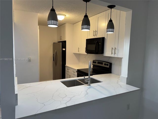 15610 SW 80th St J-105, Miami, FL 33193