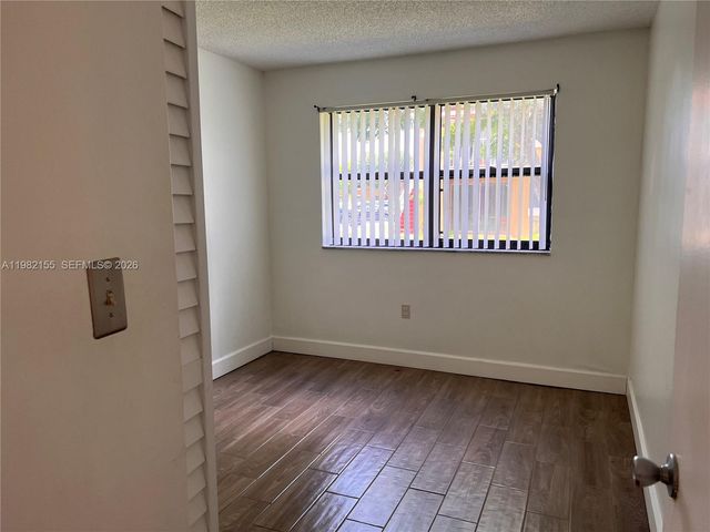 15610 SW 80th St J-105, Miami, FL 33193