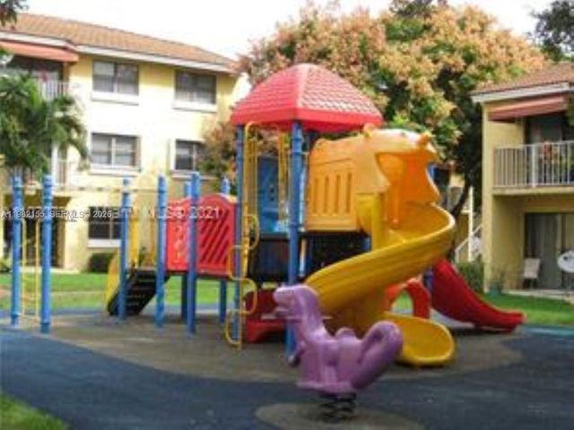 15610 SW 80th St J-105, Miami, FL 33193