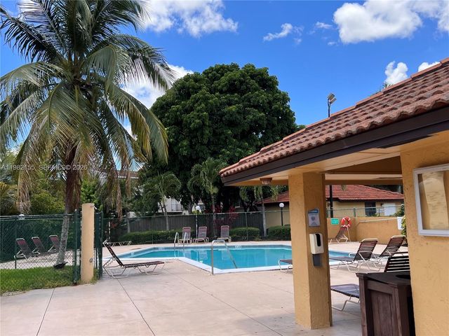 15610 SW 80th St J-105, Miami, FL 33193