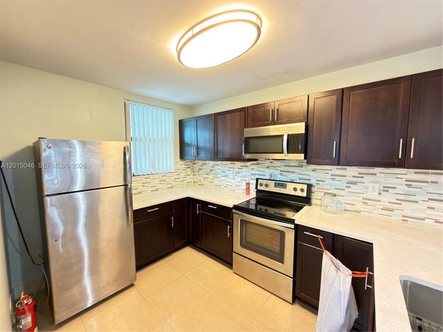 8441 Forest Hills Dr 202, Coral Springs, FL 33065