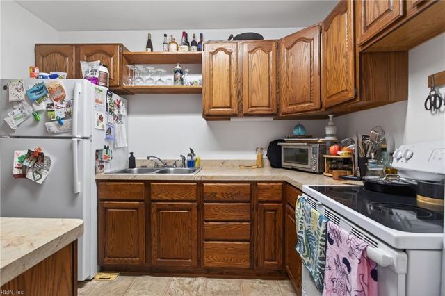 14 Fontaine RD, Newport News, VA 23601