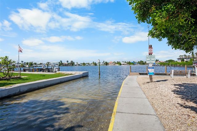 26 SEASIDE COURT, Holmes Beach, FL 34217