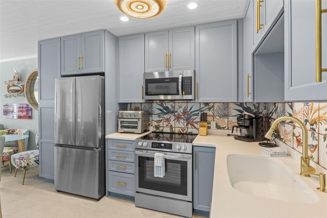 26 SEASIDE COURT, Holmes Beach, FL 34217