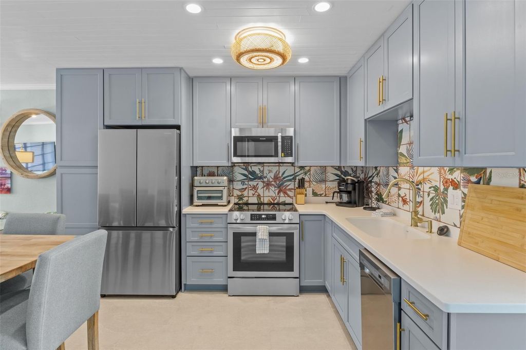 26 SEASIDE COURT, HOLMES BEACH, FL 34217 — photo 2