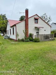 108 N Park Avenue, Williamston, NC 27892