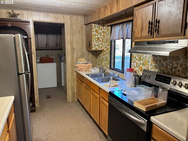 93919 SUNNY HILL Ln, North Bend, OR 97459