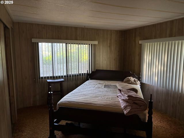 93919 SUNNY HILL Ln, North Bend, OR 97459