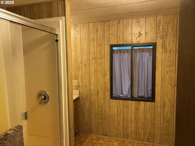 93919 SUNNY HILL Ln, North Bend, OR 97459