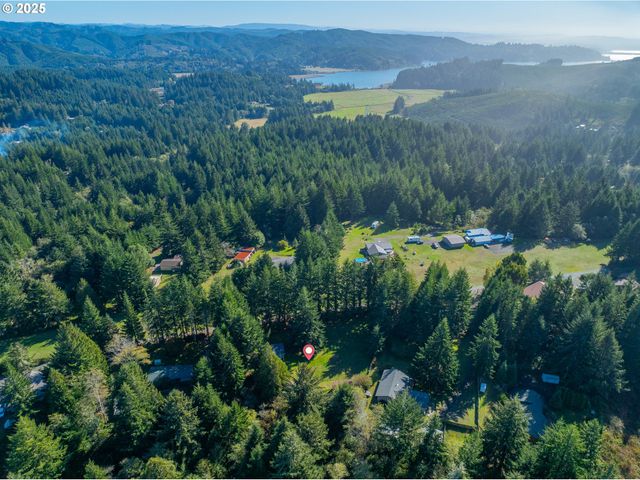 93919 SUNNY HILL Ln, North Bend, OR 97459