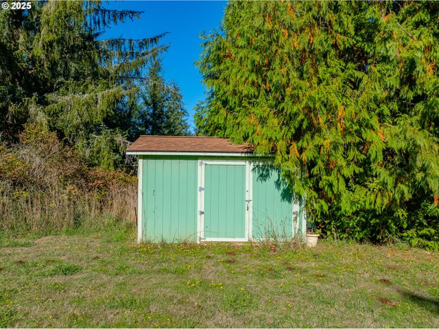 93919 SUNNY HILL Ln, North Bend, OR 97459