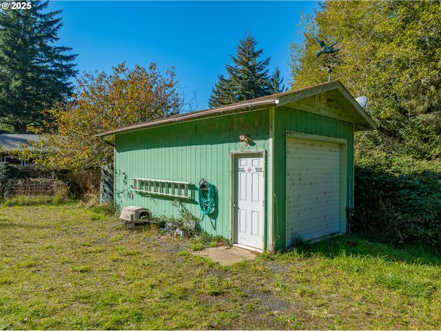 93919 SUNNY HILL Ln, North Bend, OR 97459