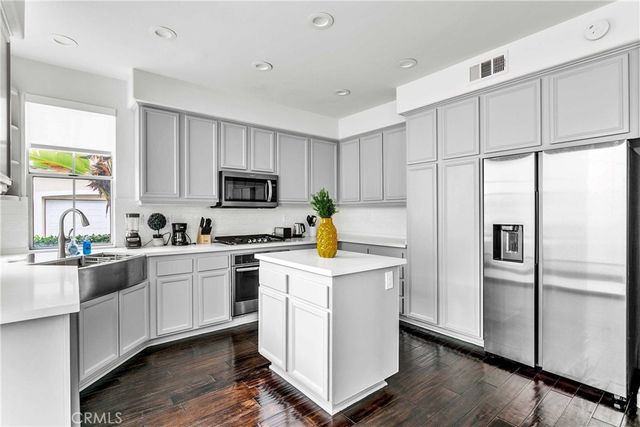 6 Del Carlo, Irvine, CA 92606