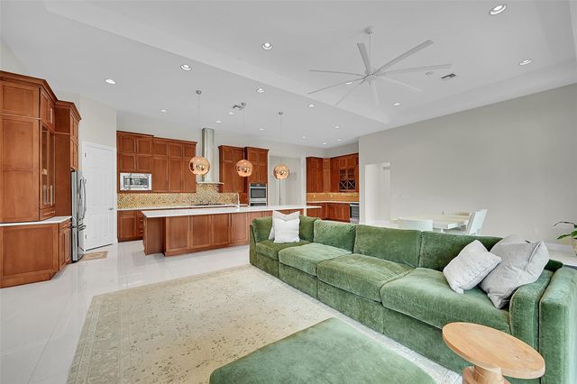 9375 Cantal Cir W, Parkland, FL 33076