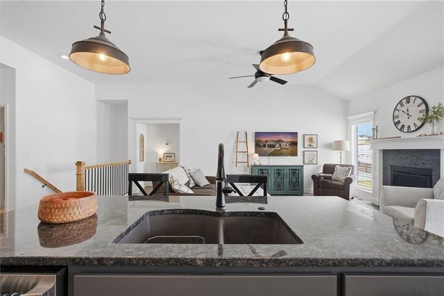 1709 COTTONWOOD CREEK Avenue, Kearney, MO 64060