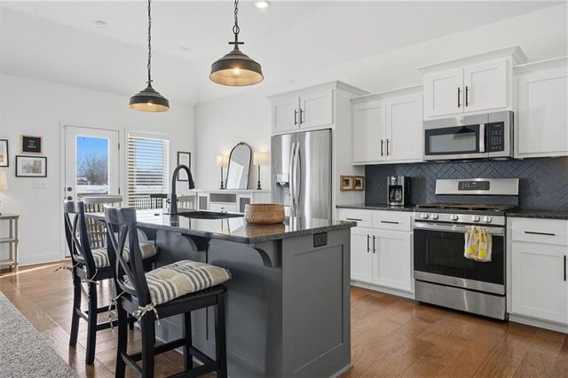 1709 COTTONWOOD CREEK Avenue, Kearney, MO 64060