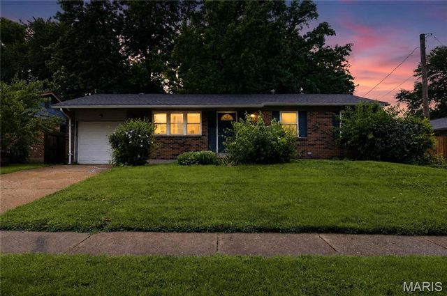 1441 Oliveto Lane, Hazelwood, MO 63042