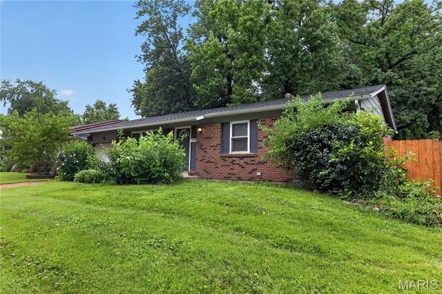 1441 Oliveto Lane, Hazelwood, MO 63042