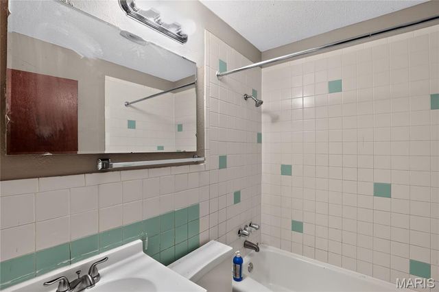1441 Oliveto Lane, Hazelwood, MO 63042