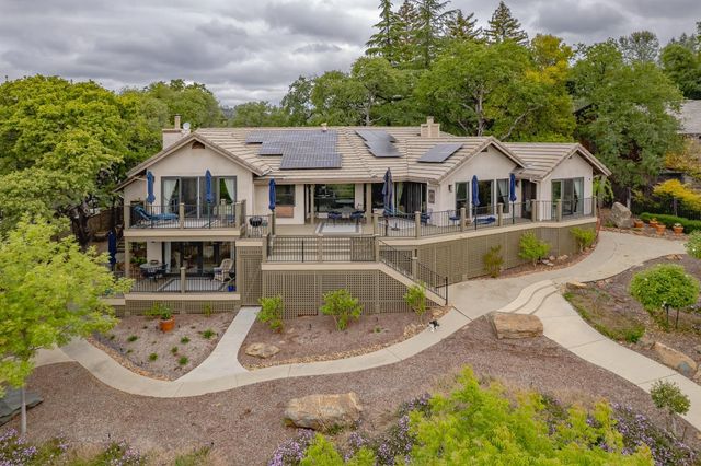 6435 Fairway Ct, Auburn, CA 95602