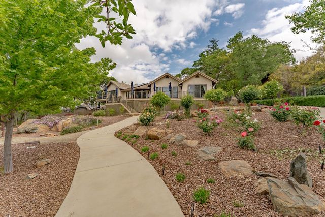 6435 Fairway Ct, Auburn, CA 95602