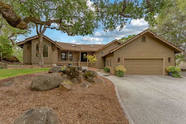 6435 Fairway Ct, Auburn, CA 95602