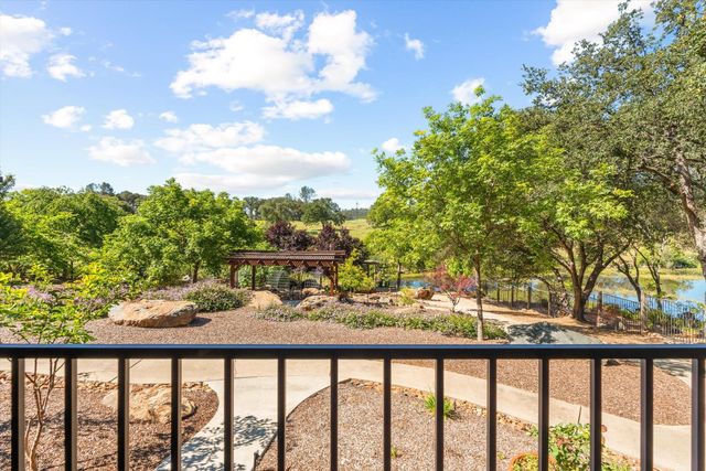 6435 Fairway Ct, Auburn, CA 95602